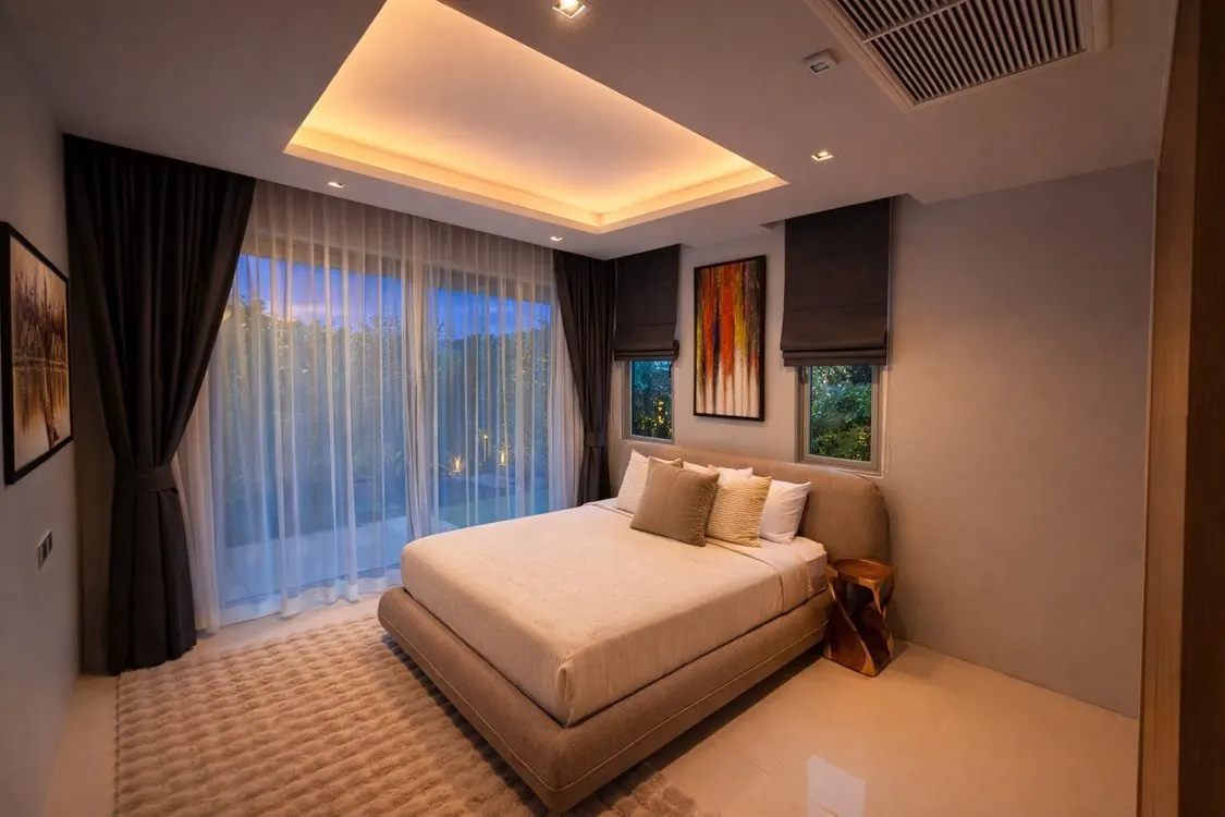 Guest bedroom with garden view