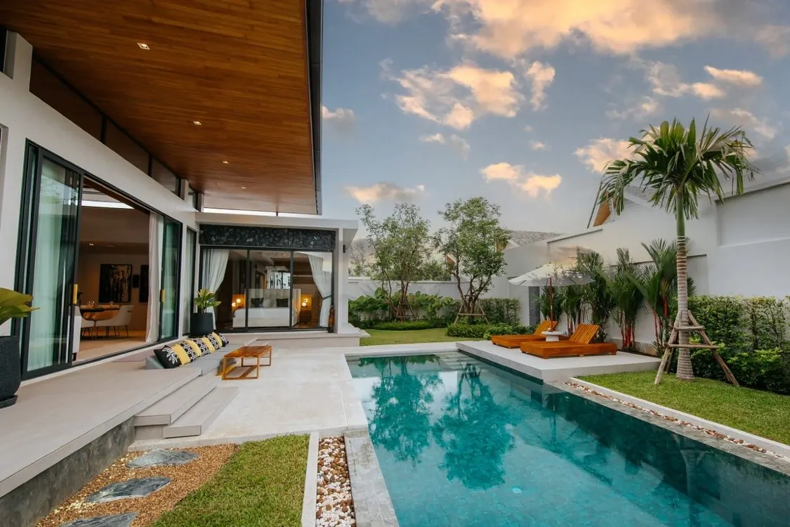 Modern Loft pool and exterior